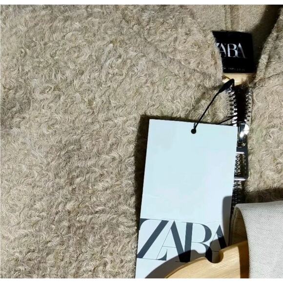 ZARA BLOGGER FAVORITE OVERSIZED BOUCLE BOMBER - Picture 4 of 13